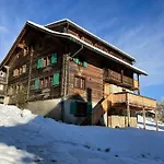 Casa Vanellus / / Val Lumnezia / Near Laax 度假居 *