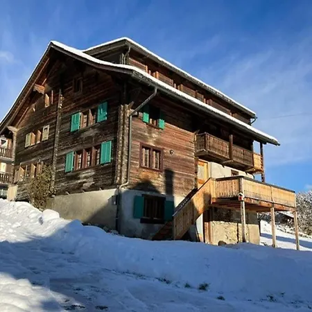 Casa Vanellus / / Val Lumnezia / Near Laax 펜션 *