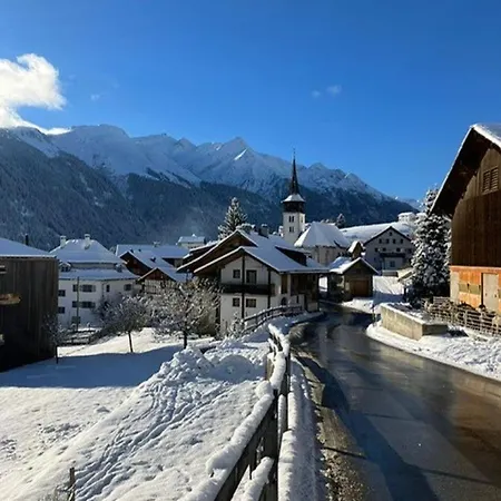 Casa Vanellus / / Val Lumnezia / Near Laax *