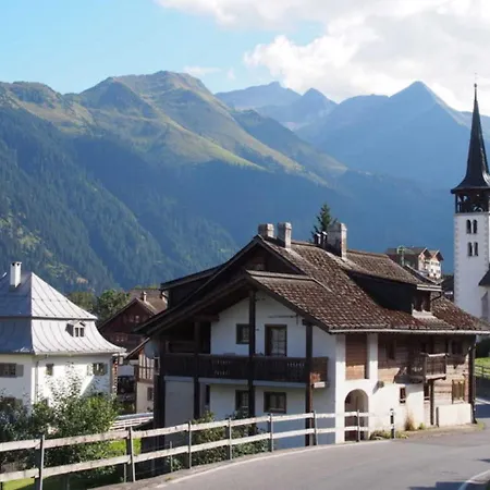 Casa Vanellus / / Val Lumnezia / Near Laax Дом отдыха Vigens