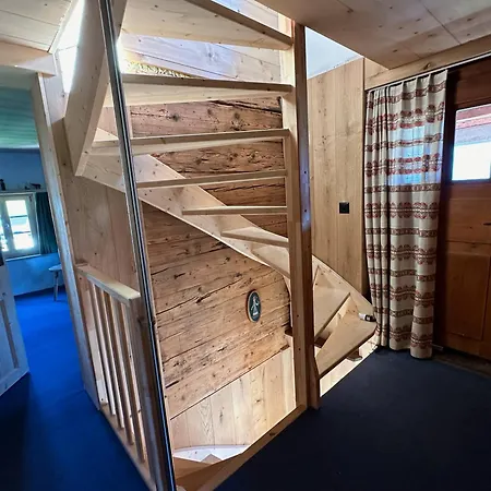 Casa Vanellus / / Val Lumnezia / Near Laax *