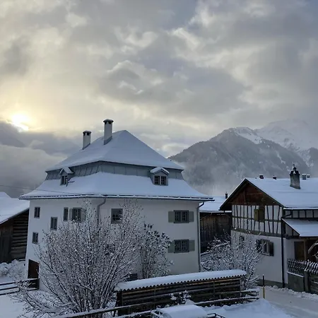 Casa Vanellus / / Val Lumnezia / Near Laax Дом отдыха Vigens