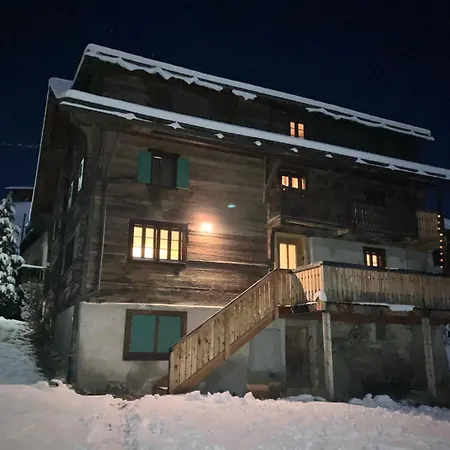 Casa Vanellus / / Val Lumnezia / Near Laax Vignogn