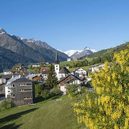 Casa Vanellus / / Val Lumnezia / Near Laax * Vignogn