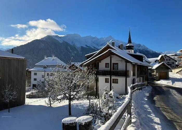 Casa de Férias Casa Vanellus / / Val Lumnezia / Near Laax *