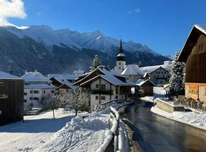 Casa Vanellus / / Val Lumnezia / Near Laax *
