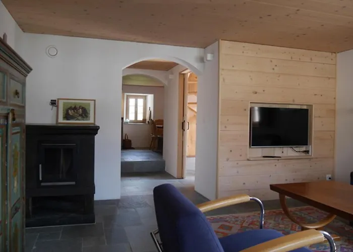 Casa Vanellus / / Val Lumnezia / Near Laax *